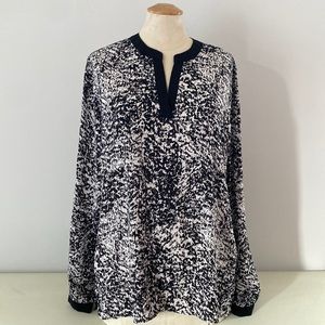 Kenneth Cole Select black & white tunic long sleeved blouse. Size Large.🖤🤍